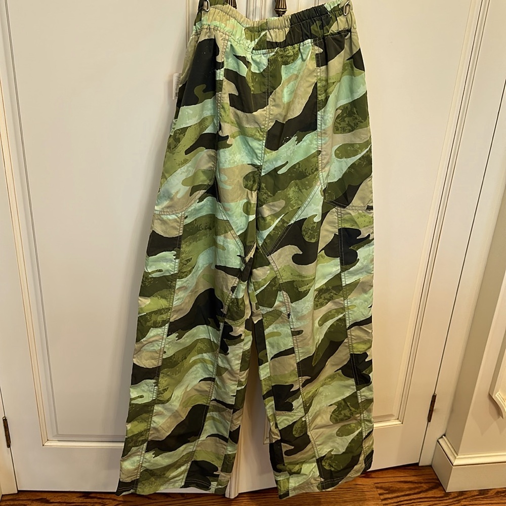 FP Movement Stadium Camo print pants. Snap bottoms, pockets, drawstring. S NWT - Picture 4 of 16